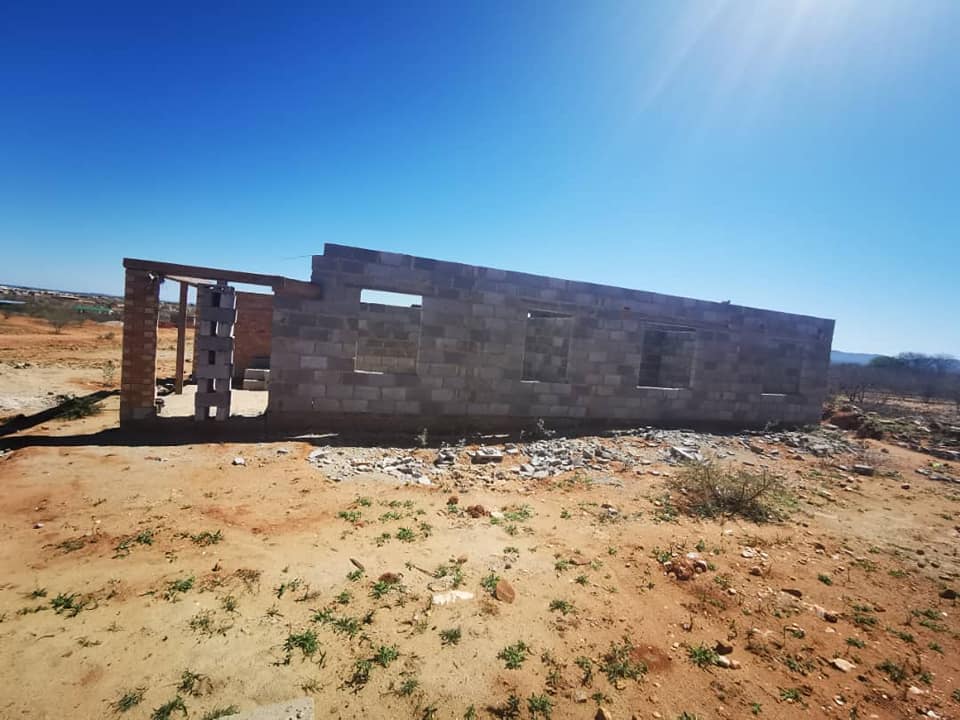 Esigodini House For Sale 3Bedroomed(main ensuite) Roof