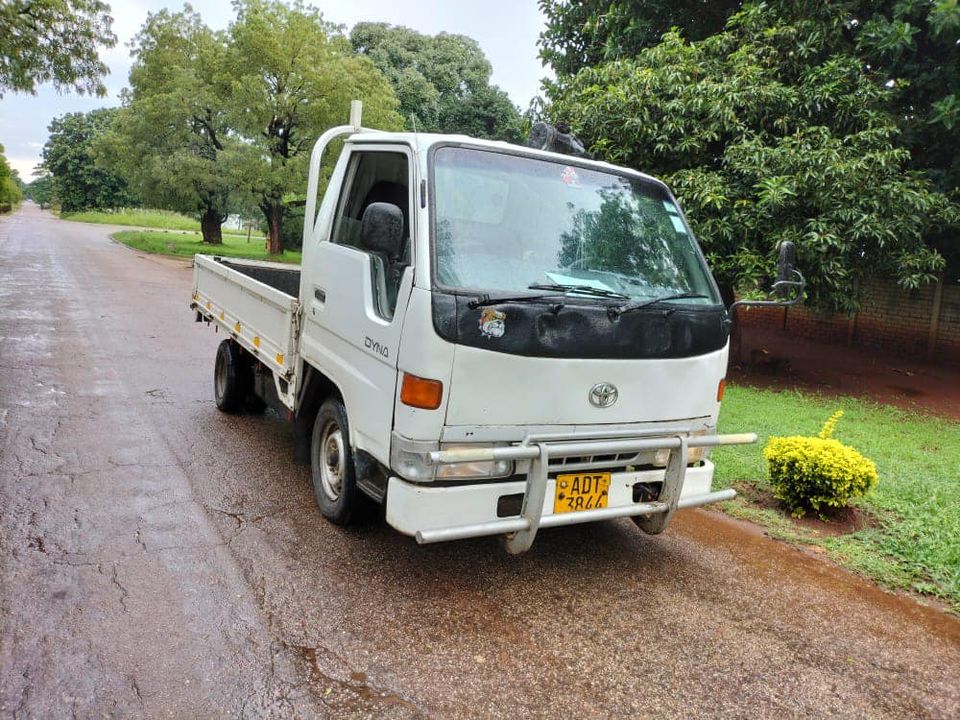 Toyota Dyna 1.5 Tonne Commercial Truck For Sale SAVEMARI