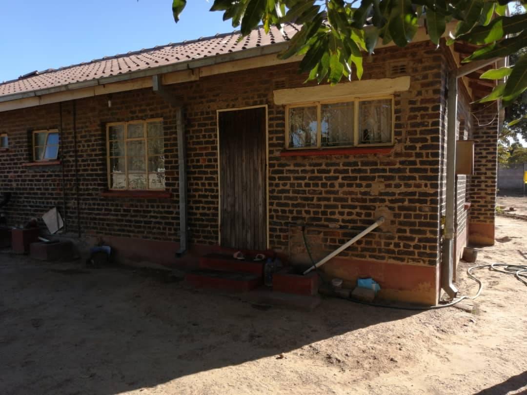 Gweru Mkoba Village 12 Rooms House For Sale SAVEMARI