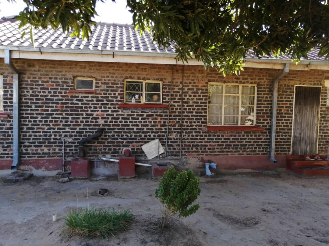 Gweru Mkoba Village 12 Rooms House For Sale SAVEMARI