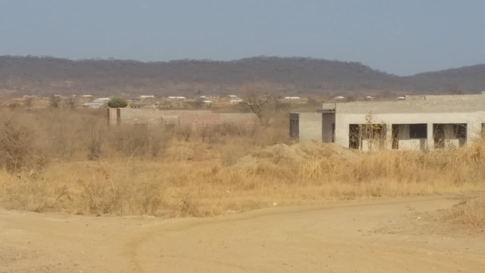 Kwekwe Redcliff Grasslands Commercial Stand For Sale SAVEMARI