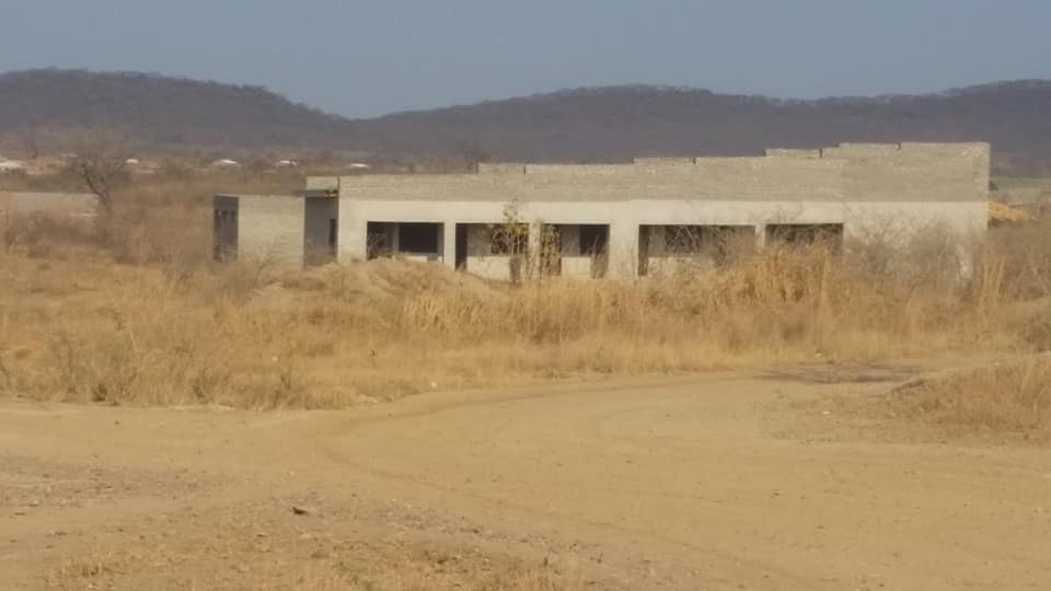 Kwekwe Redcliff Grasslands Commercial Stand For Sale SAVEMARI