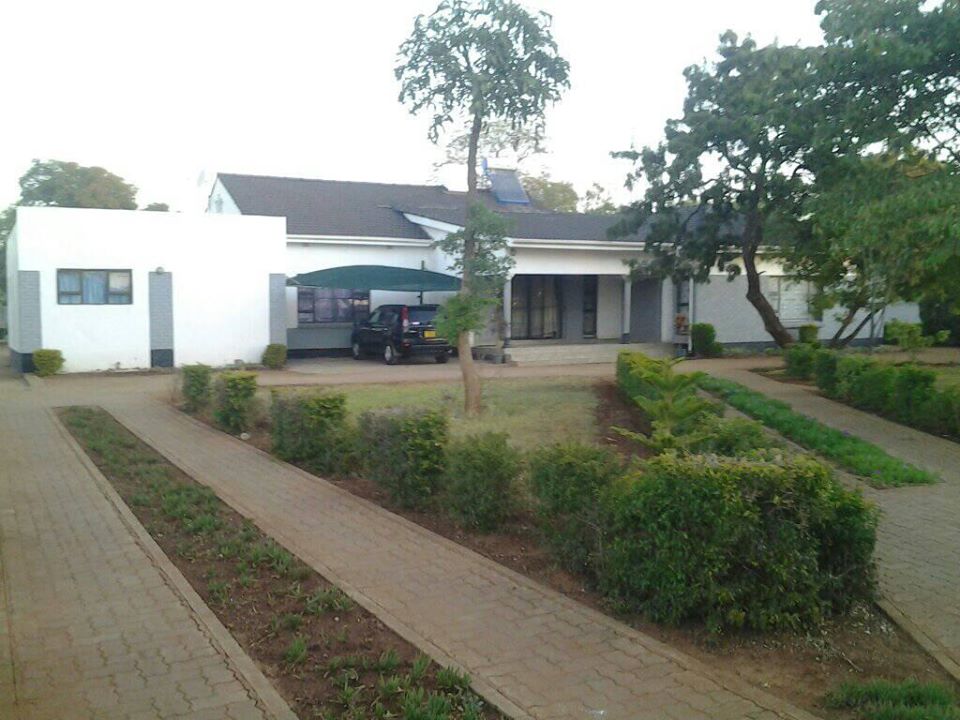 Bulawayo,Khumalo Neat 6 Bedroom House For Sale SAVEMARI
