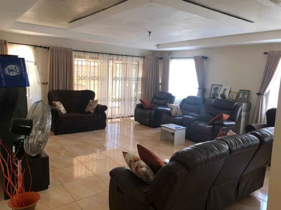 Chitungwiza Rockview Park ,Zengeza Neatly Built House For =Sale SAVEMARI