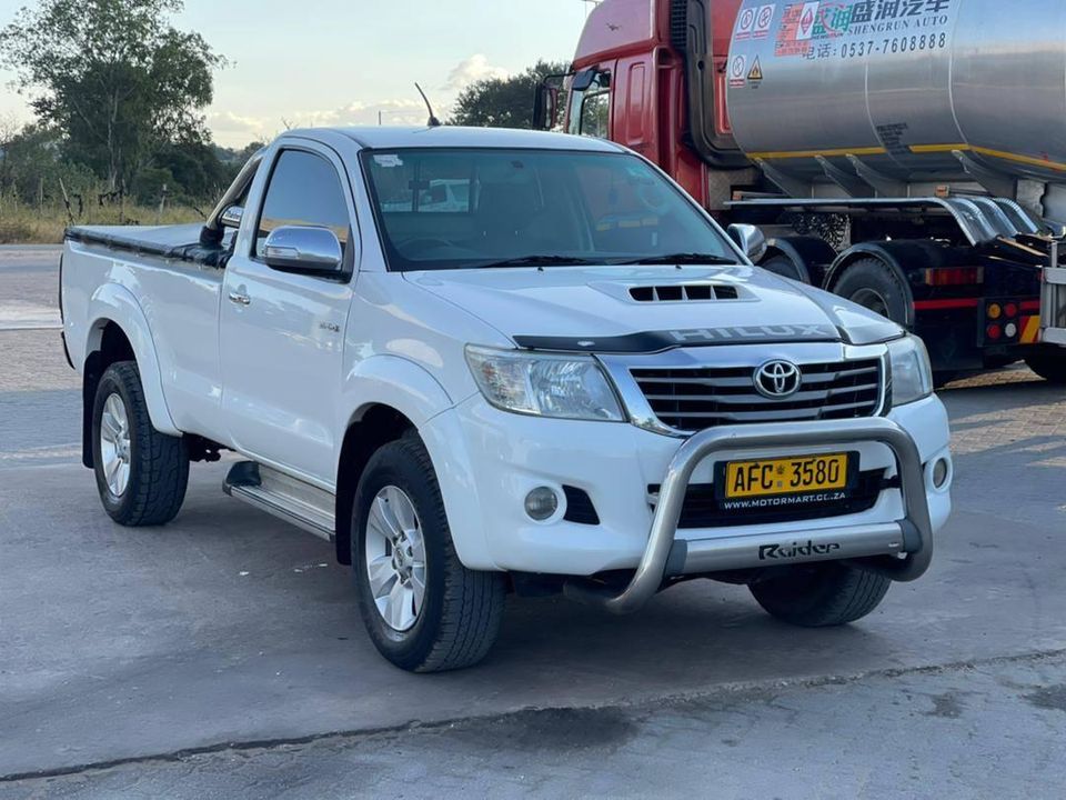 Toyota Hilux 3.0 D4D Pick Up Truck For Sale SAVEMARI